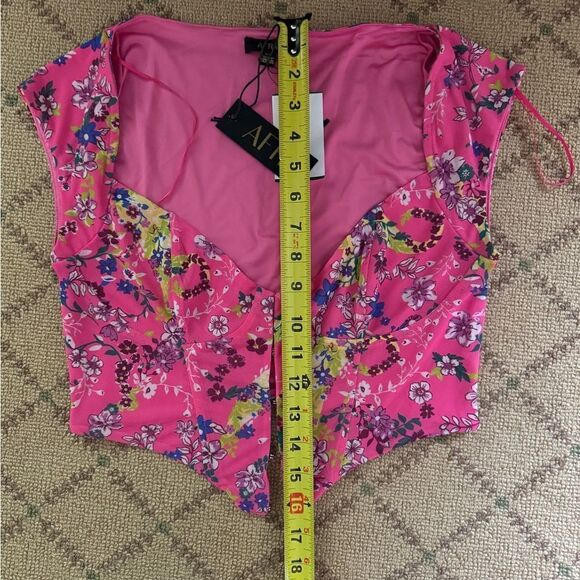 AFRM bright Pink floral front clasp cropped vest with cap sleeves NWT S - Picture 4 of 9